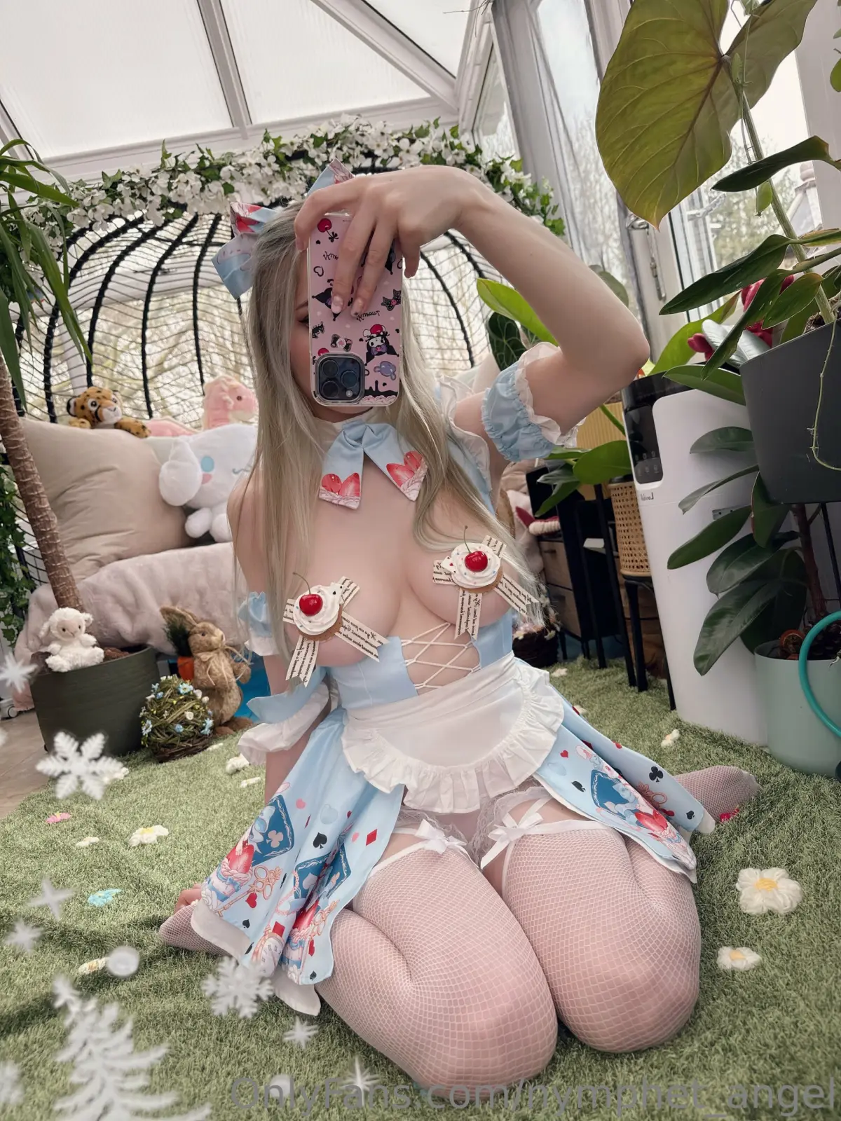 Luna_Bunny в черной упряжке с пэстис и Nymphet_Angel в платье горничной — фото 3