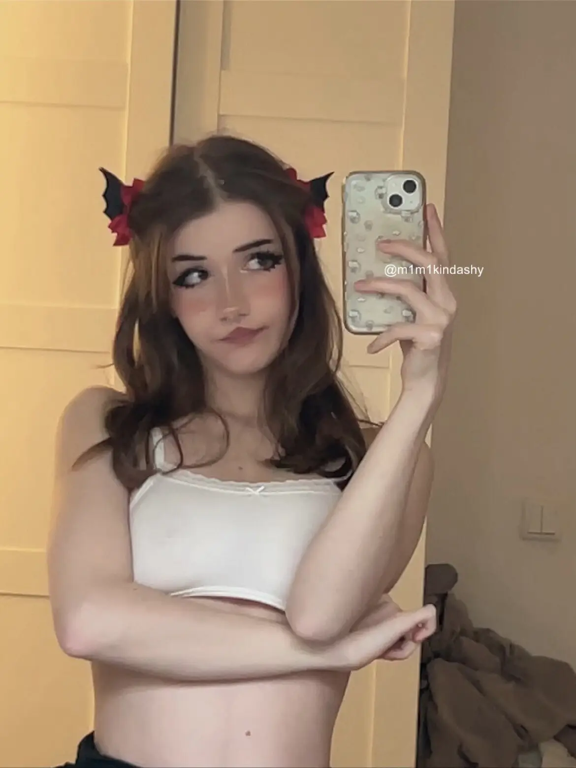 m1m1kindashy в костюме зайчика: дерзкие позы и tease