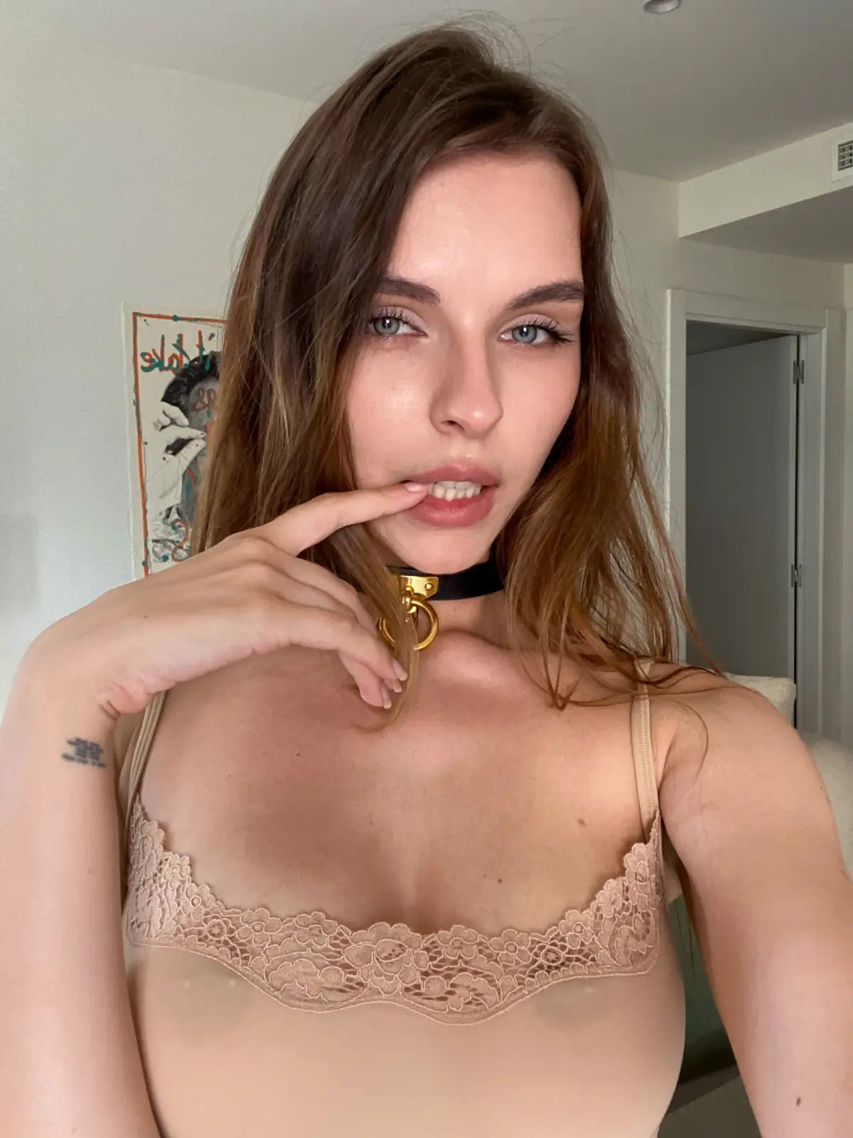 Vika Mednis xmednisx Дразнит в Белье и Сетке